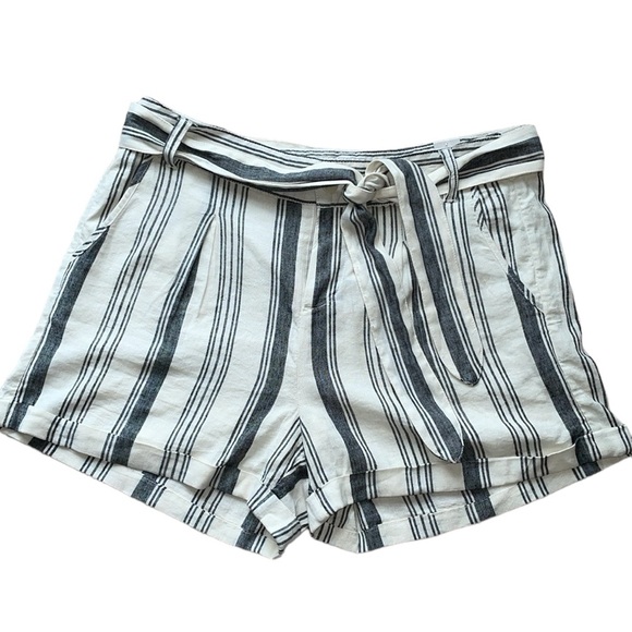 Torrid Off White & Black Striped Hi-Rise Linen Short, NWT - Picture 3 of 13